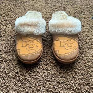 Kansas City Chiefs house slippers size 5/6